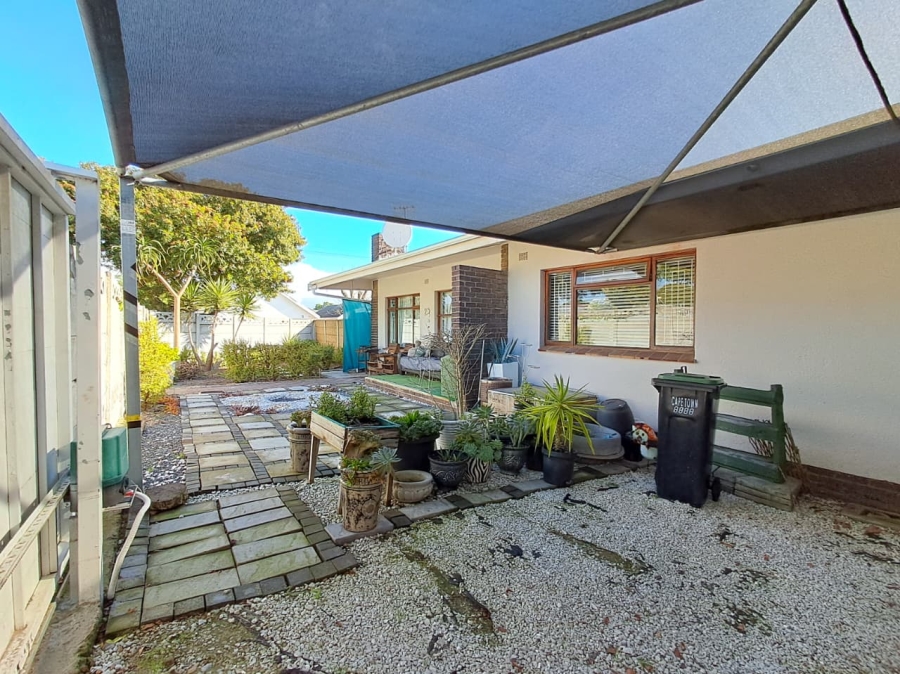 To Let 2 Bedroom Property for Rent in Monte Vista Western Cape